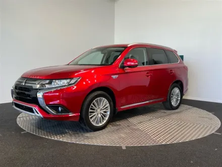 Mitsubishi Outlander 2,4 PHEV Plugin-hybrid Invite+ 4WD 224HK 5d 6g Trinl. Gear til salg