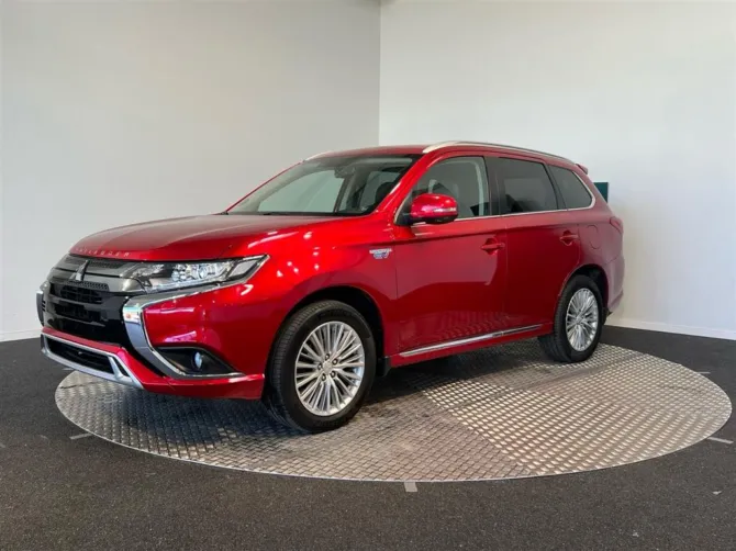 Mitsubishi Outlander 2,4 PHEV Plugin-hybrid Invite+ 4WD 224HK 5d 6g Trinl. Gear